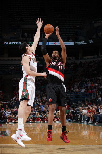 体育NBA：独行侠99-95太阳 终结对手4连胜