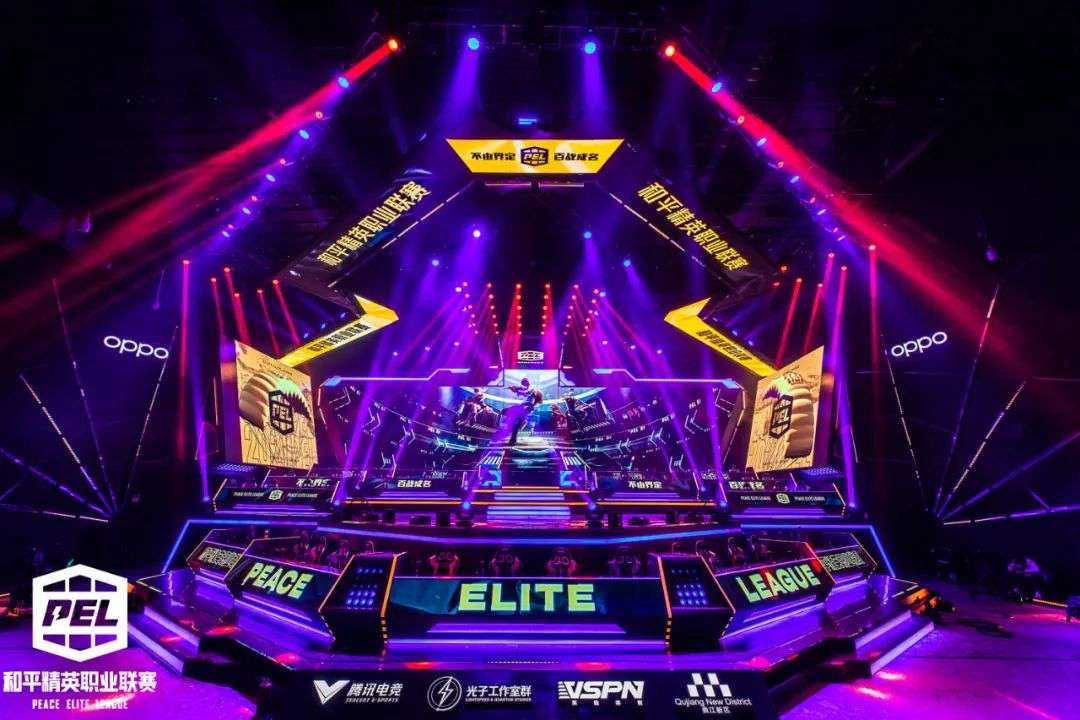 威势所压倒 威势所压倒