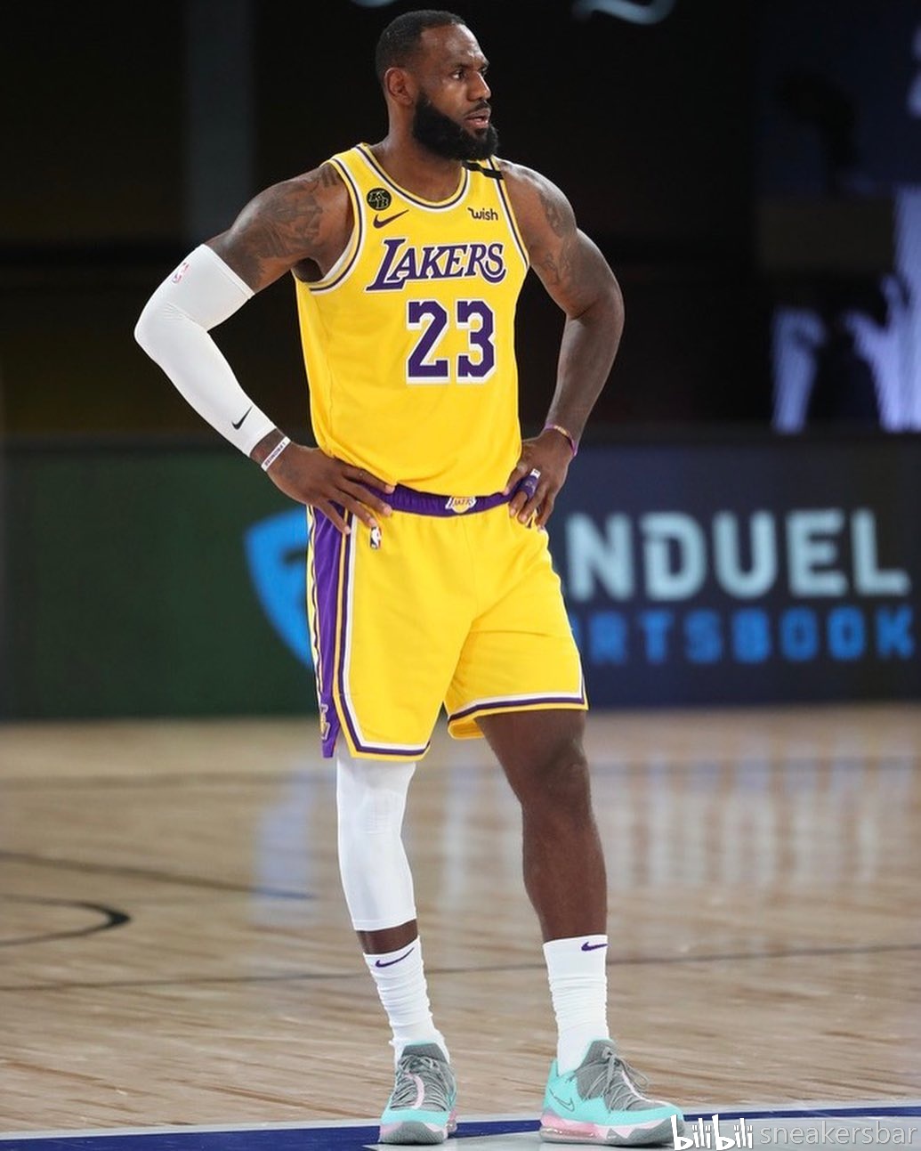 与此同时 与此同时