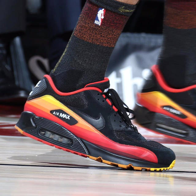 陰影仍未退 陰影仍未退